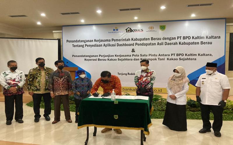  Pacu Kredit Produktif, Bankaltimtara Tandatangani Kerja Sama dengan Berau Kakao dan Petani Kakao