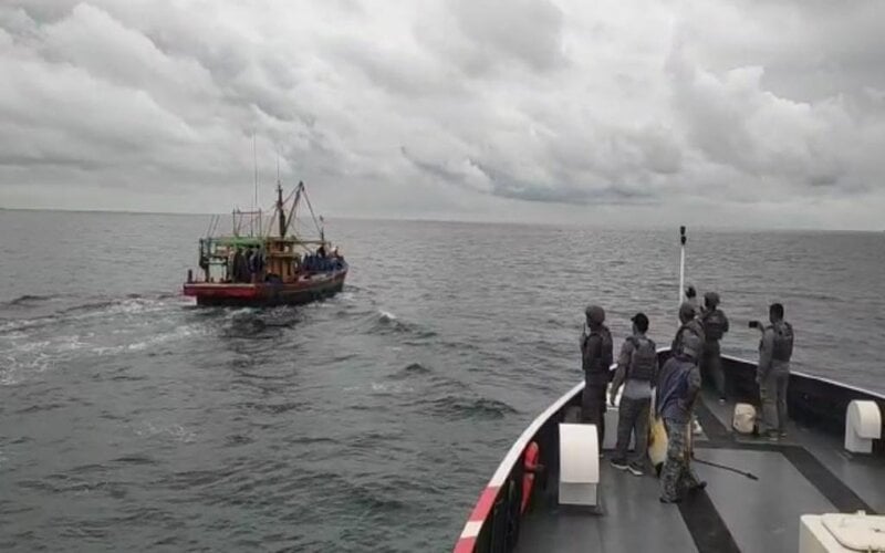 Bakamla RI Tangkap 2 Kapal Pencuri Ikan Asal Malaysia di Perairan Selat Malaka