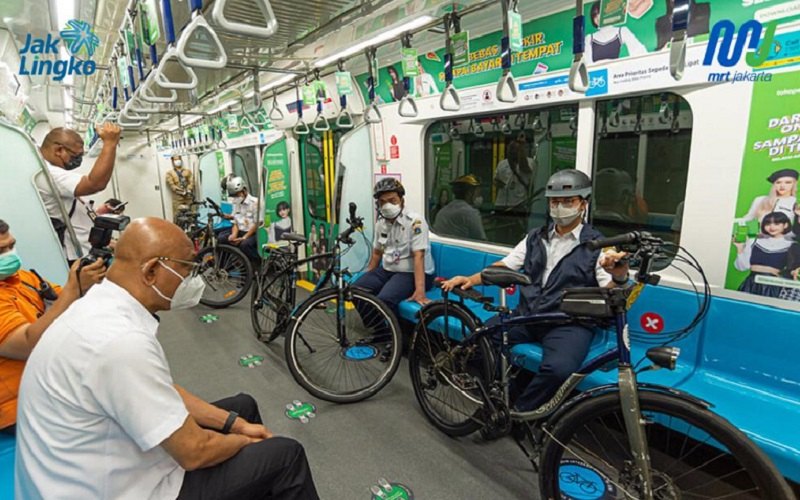  Anies - Ariza Uji Coba Bawa Sepeda Non Lipat di MRT Jakarta