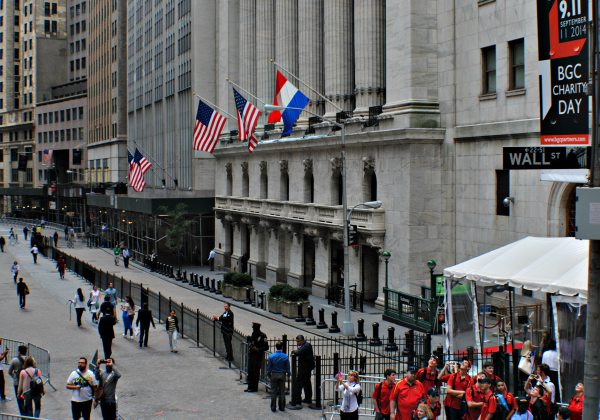  Wall Street Memerah, Sektor Teknologi Seret Indeks Nasdaq