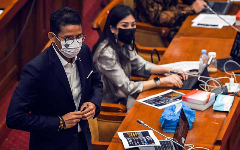  Menparekraf Sandiaga Uno Bahas Dampak Pemotongan Anggaran Sebesar Rp300 Miliar Saat Raker Dengan DPR