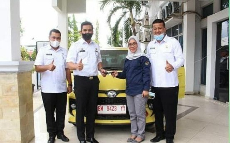  Taat Pajak, Warga Pekanbaru Ini Dapat Hadiah Mobil