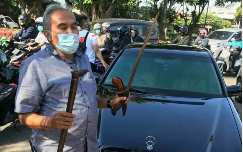  Bawa Pedang Hingga Badik, Sopir Kuasa Hukum Rizieq Shihab Diamankan Polisi