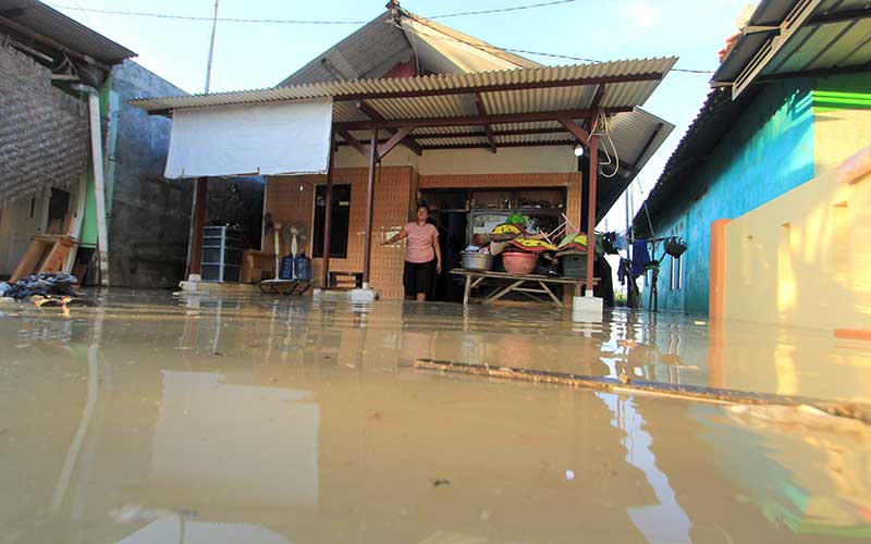  Sungai Cimanuk Meluap, Puluhan Rumah di Indramayu Jawa Barat Terendam Banjir