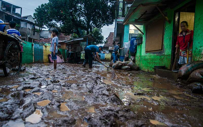  Sungai Cironggeng Meluap, Puluhan Rumah di Bandung Terendam Banjir