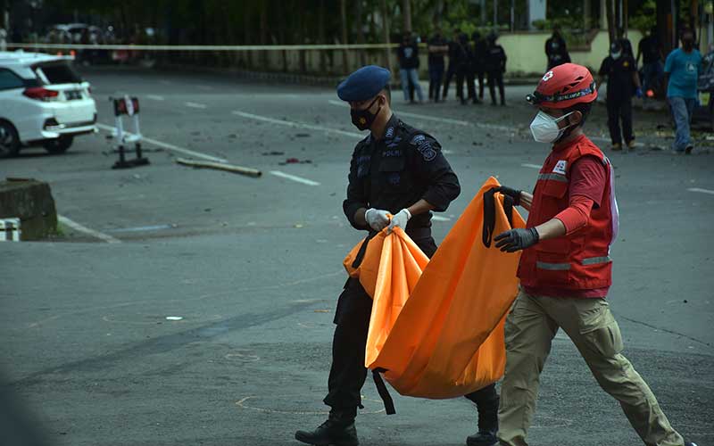  Polisi Bawa Bagian Tubuh Terduga Pelaku Bom Bunuh Diri di Gereja Katedral Makassar Untuk Diidentifikasi