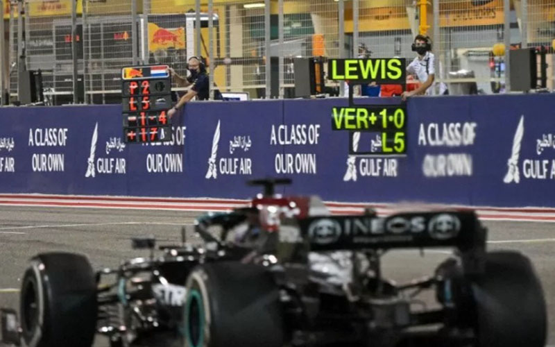  Hasil F1 GP Bahrain, Hamilton Juara Setelah Lewati Balapan Tersulit