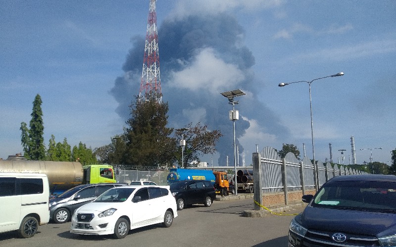  Kilang Minyak Balongan Meledak, Asap Hitam Masih Membumbung di Langit Indramayu 