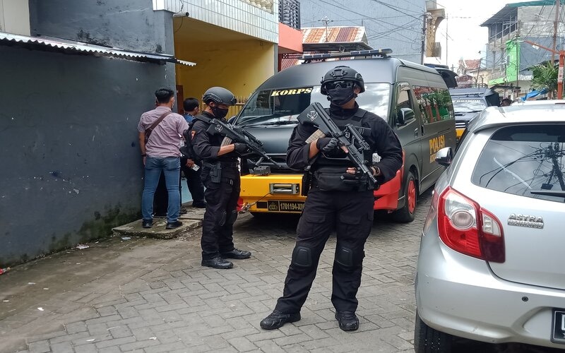  Suasana Penggerebekan di Tinumbu, Bantoala, Makassar