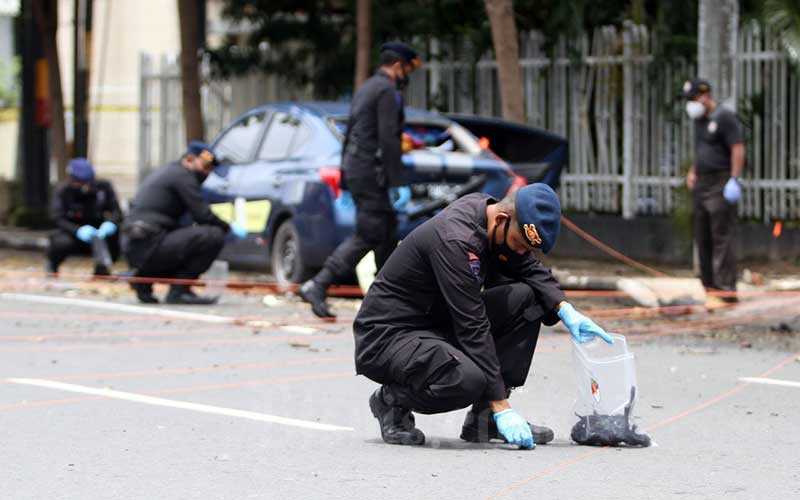  Polisi Lakukan Olah TKP Ledakan Bom Bunuh Diri di Gereja Katedral Makassar