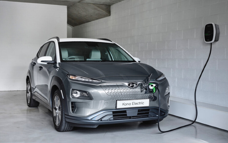  Jangan Parkir Mobil Hyundai Kona dan Ioniq di Dekat Bangunan, Kenapa Ya?
