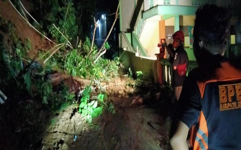  Hujan Jadi Penyebab Bencana Tanah Longsor di Kecamatan Jambu