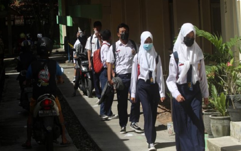  Sekolah Tatap Muka Segera Dimulai, Vaksinasi Guru Ditargetkan Rampung Juni