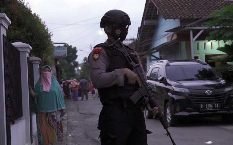  Densus 88 Geledah Rumah Terduga Teroris di Banyumas