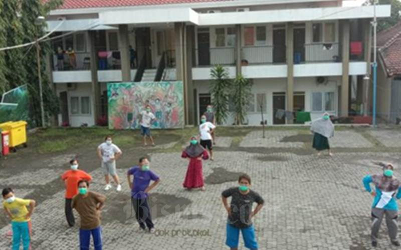 Pasien Covid-19 di Kab. Pasuruan berolahraga untuk meningkatkan imunitas tubuh agar cepat sembuh dari paparan virus Corona./Istimewa