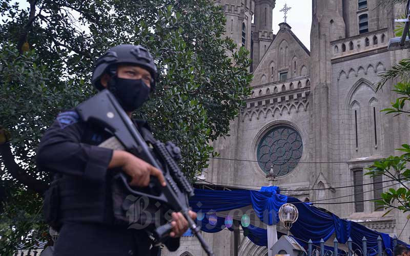  Gereja di Indonesia Dijaga Brimob Saat Ibadah Tri Hari Suci