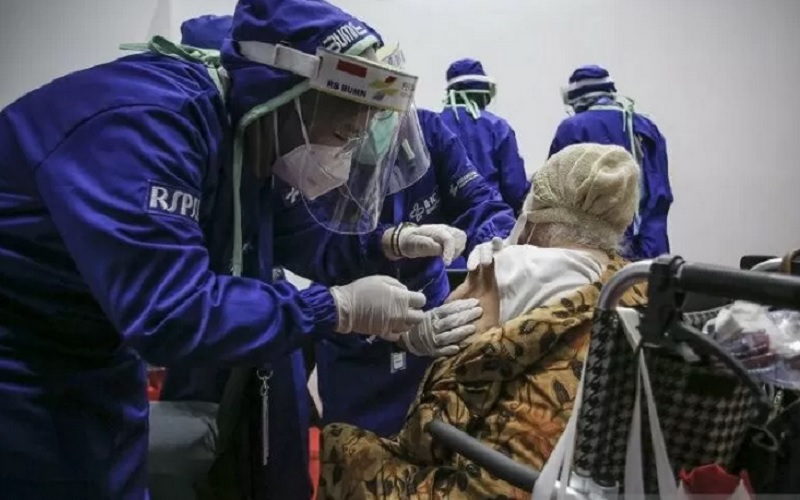  Kemenkes Akui Vaksinasi Lansia Rendah, Ini Kendalanya