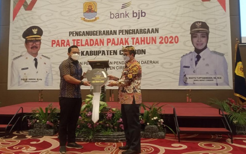  Pemkab Cirebon Beri Penghargaan kepada Teladan Pajak