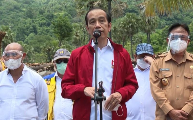  Jokowi Janji Relokasi dan Bangun Rumah untuk Korban Bencana NTT