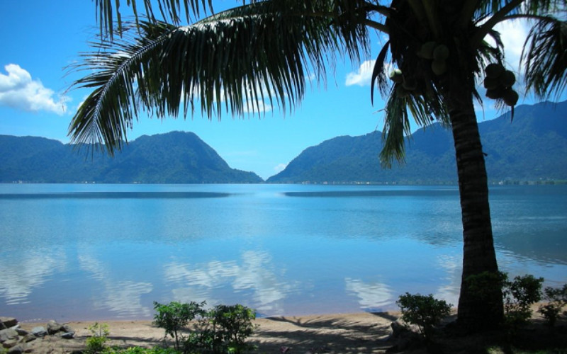 Ngarai Sianok melukiskan keindahan Gunung Singgalang dan Danau Maninjau. /witatour.com