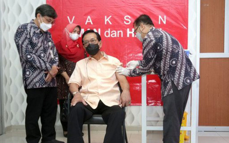  Sri Sultan Hamengku Buwono X Terima Vaksin Dosis Kedua
