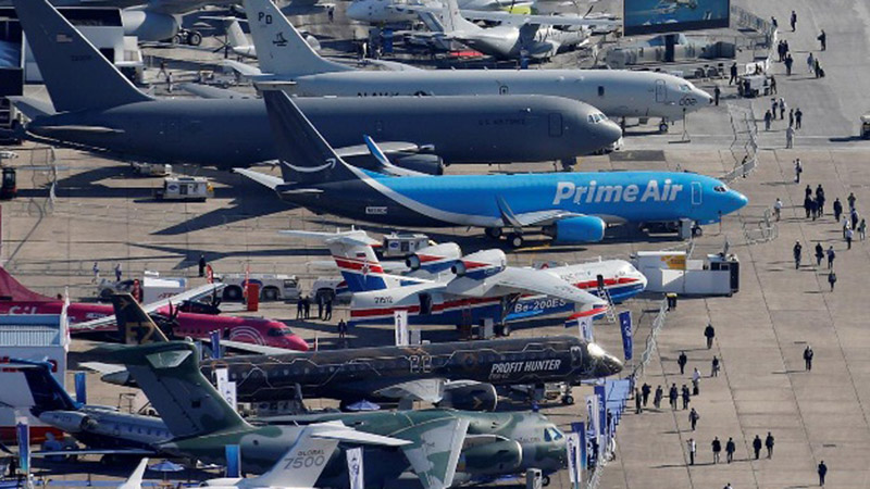 Ilustrasi - Suasana Paris Air Show 2019 di Le Bourget Airport di dekat Paris, Prancis./Reuters-Pascal Rossignol