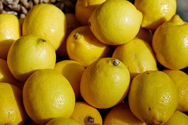  Manfaat Kesehatan Sari Lemon dan Tips Konsumsi Selama Puasa