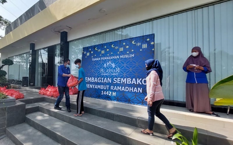  Al Azhar Memorial Garden Berbagi di Bulan Ramadan