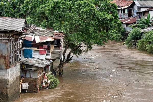  BNPB DKI Peringatkan Warga Bantaran Sungai Potensi Banjir