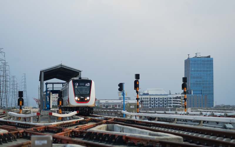  Mobilitas Perkotaan Meningkat, Menhub Minta LRT Jakarta Terintegrasi