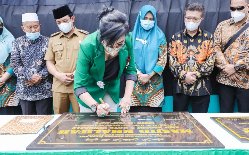  Pengusaha Maya Miranda Bangun Masjid di Kampung Halaman