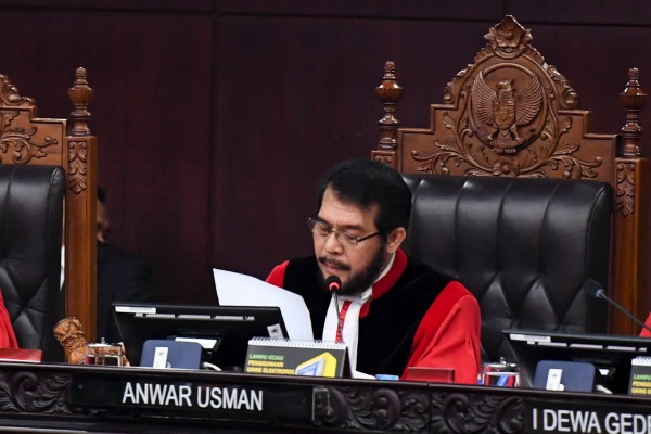 Ilsutrasi - Ketua Mahkamah Konstitusi (MK) Anwar Usman membacakan putusan sidang Perselisihan Hasil Pemilihan Umum (PHPU) Presiden dan Wakil Presiden 2019 di Gedung Mahkamah Konstitusi, Jakarta, Kamis (27/6/2019)./ANTARA FOTO-Hafidz Mubarak