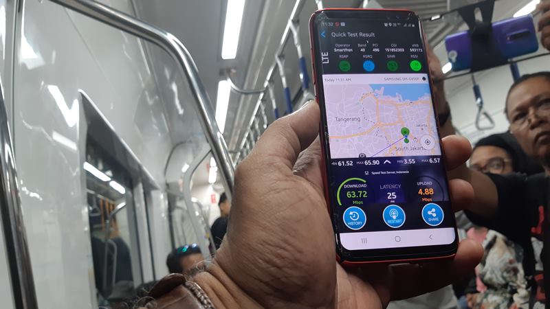 PT Smartfren Telecom Tbk. melakukan uji coba jaringan di terowongan MRT Jakarta Istora Mandiri. Selasa (9/4/2019). Hasilnya, untuk kecepatan unduh  mencapai 63,72 Mbps dan untuk unggah mencapai 4,88 Mbps. 