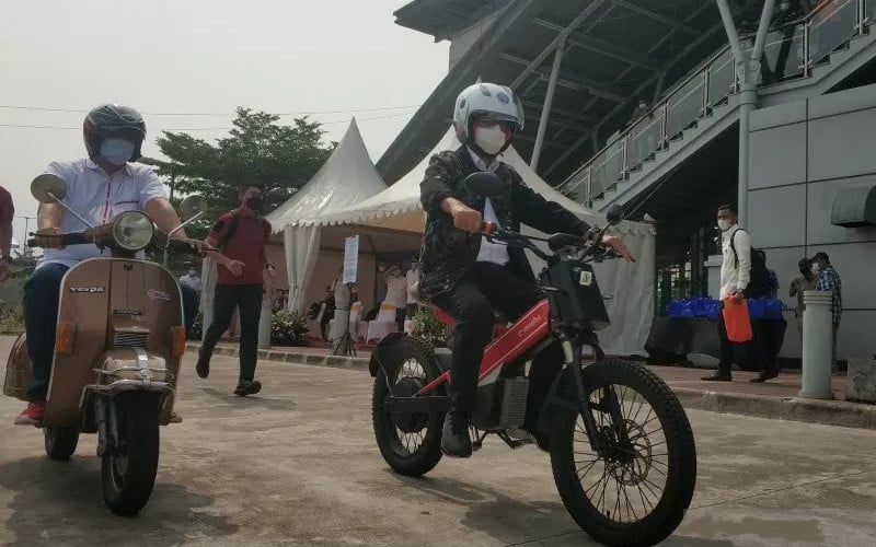  Menhub Jajal E-Mostra, Sepeda Motor Listrik Buatan UKM