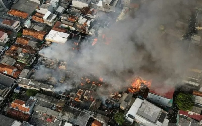  Kobaran Api Hanguskan 112 Rumah Warga di Taman Sari