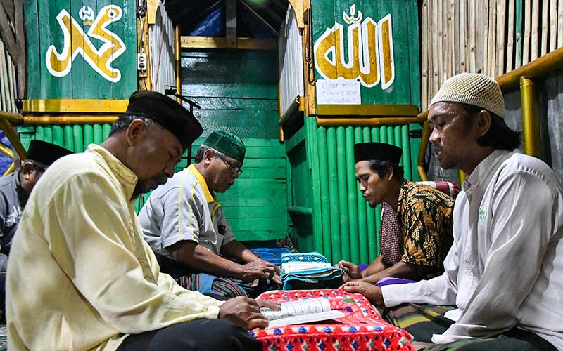  Pengajian Al Quran Usia Lanjut Saat Bulan Ramadan di Bekasi