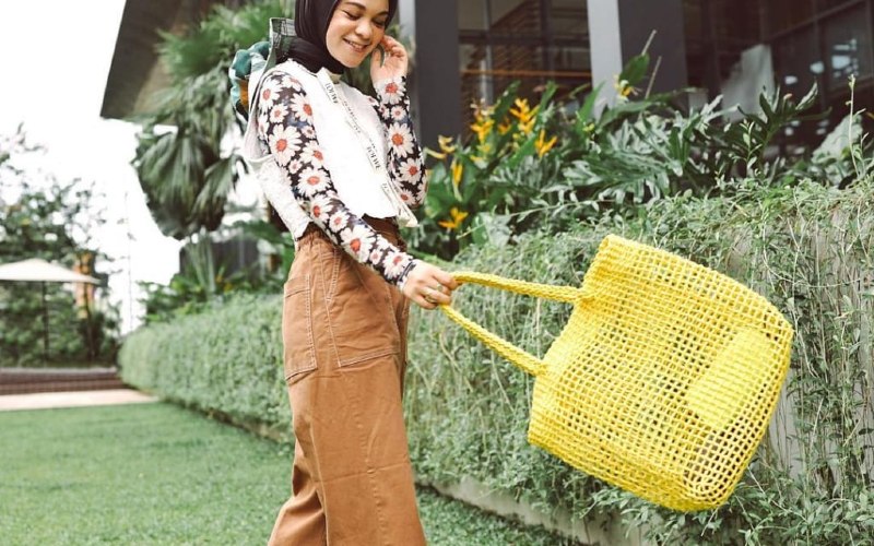  Cara Selebgram Tantri Namirah Tampil Gaya Sambil Menjaga Bumi