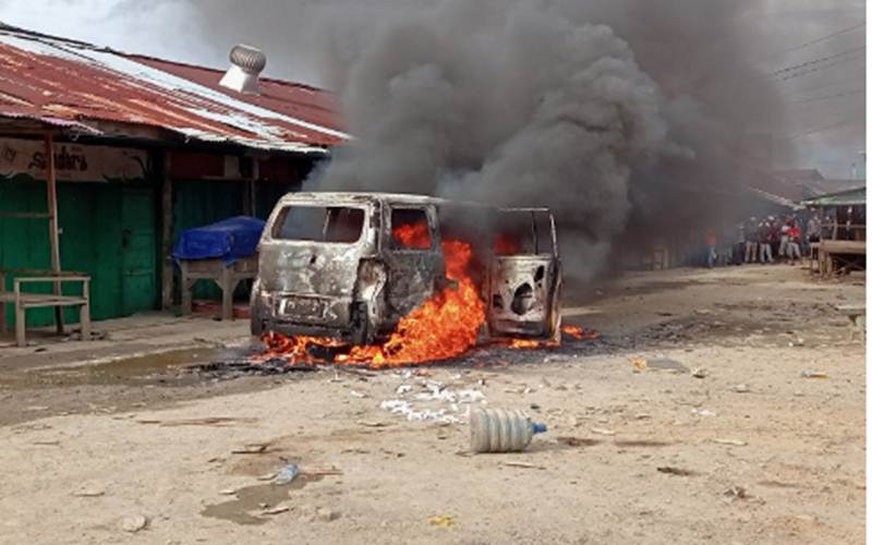  Satu Orang Tewas, Mobil Dibakar Massa di Sorong
