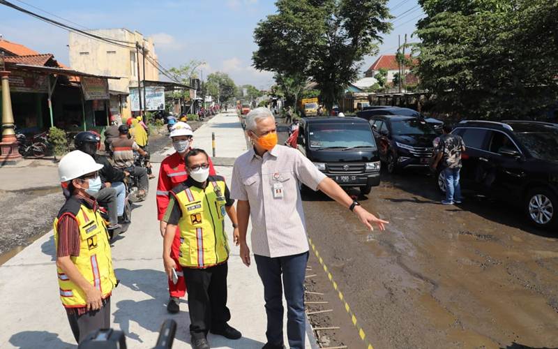  Ganjar Pranowo Cek Pembangunan Flyover Ganefo Demak, Ini Hasilnya