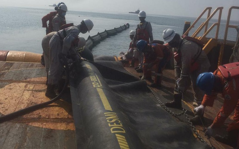  PHE ONWJ Kebut Pembersihan Pantai Karawang dari Ceceran Minyak