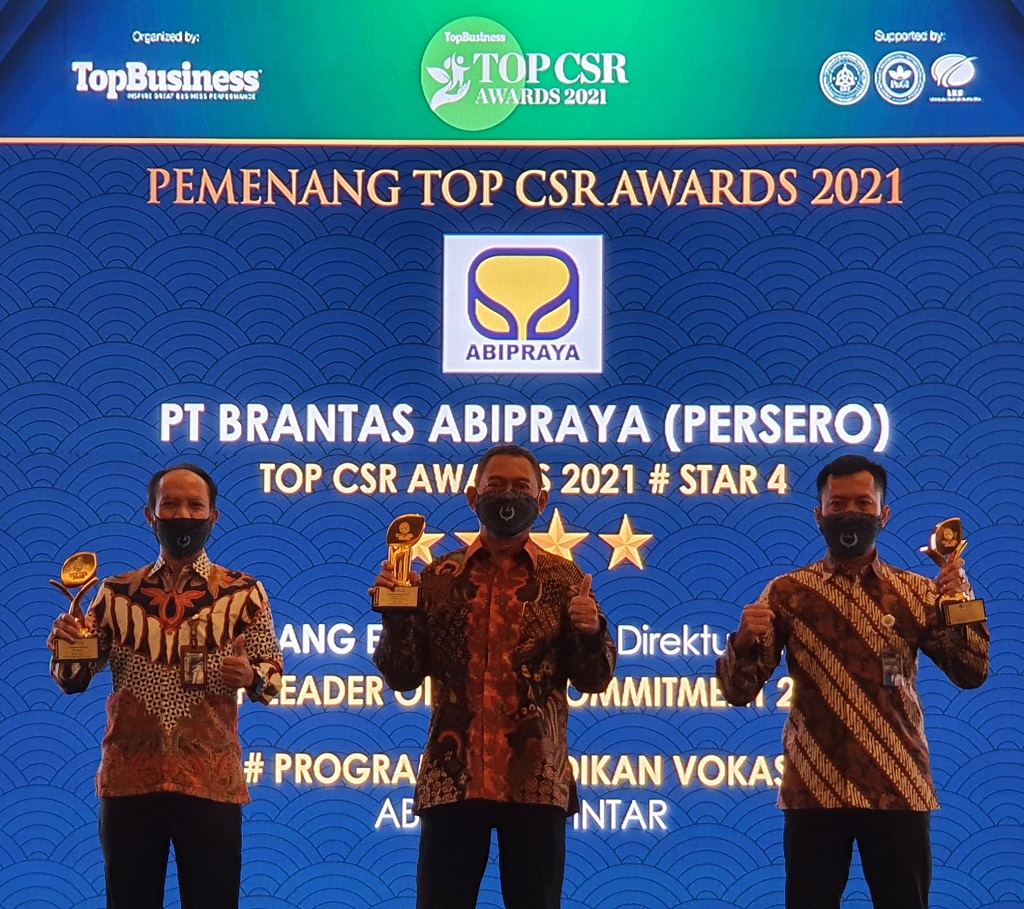  Berkontribusi Nyata, Brantas Abipraya Borong Tiga Penghargaan di Top CSR Awards