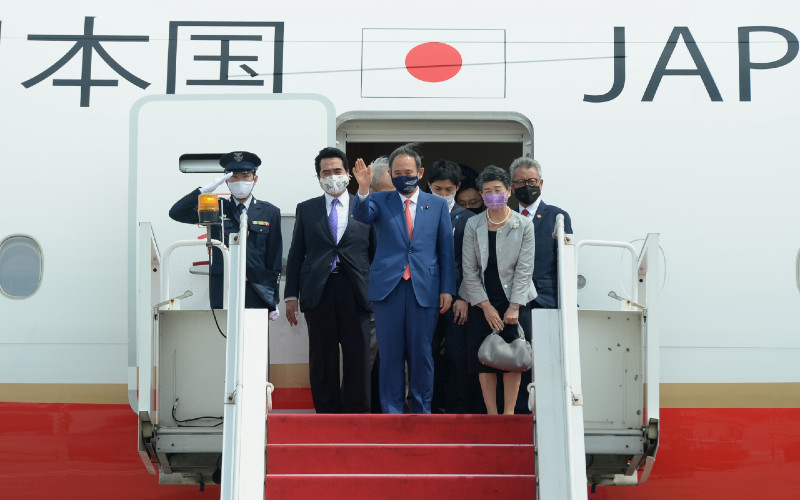 Perdana Menteri Jepang Yoshihide Suga (tengah)/Antara