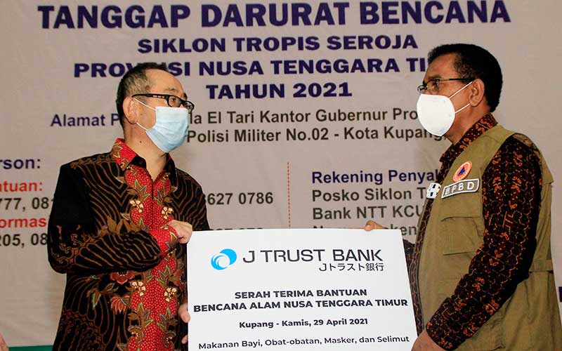  J-Trust Bank Serahkan Bantuan Bencana Alam di NTT