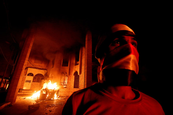  Korban Tewas Kebakaran RS Covid-19 di Irak Kini Capai 82 Orang