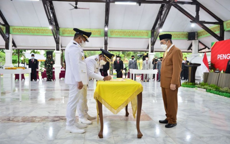  Gubernur Riau Lantik Bupati dan Wabup Pelalawan Terpilih