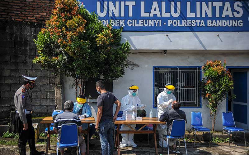  Cegah Penyebaran Covid-19, Pengendara Yang Menuju Bandung Wajib Jalani Test Cepat Antigen