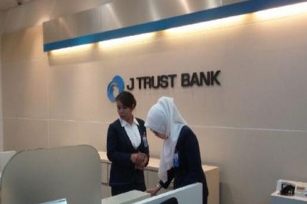 Suasana di kantor J Trust Bank/Bisnis