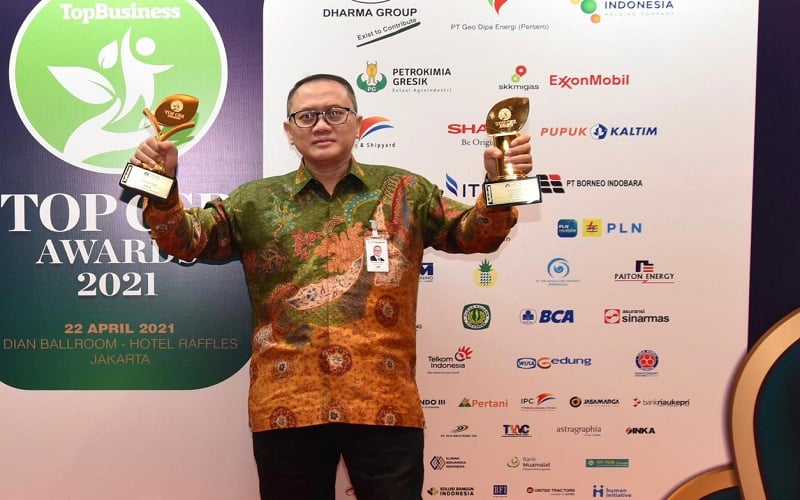 Bank Riau Kepri Raih 2 Penghargaan TOP CSR Award 2021