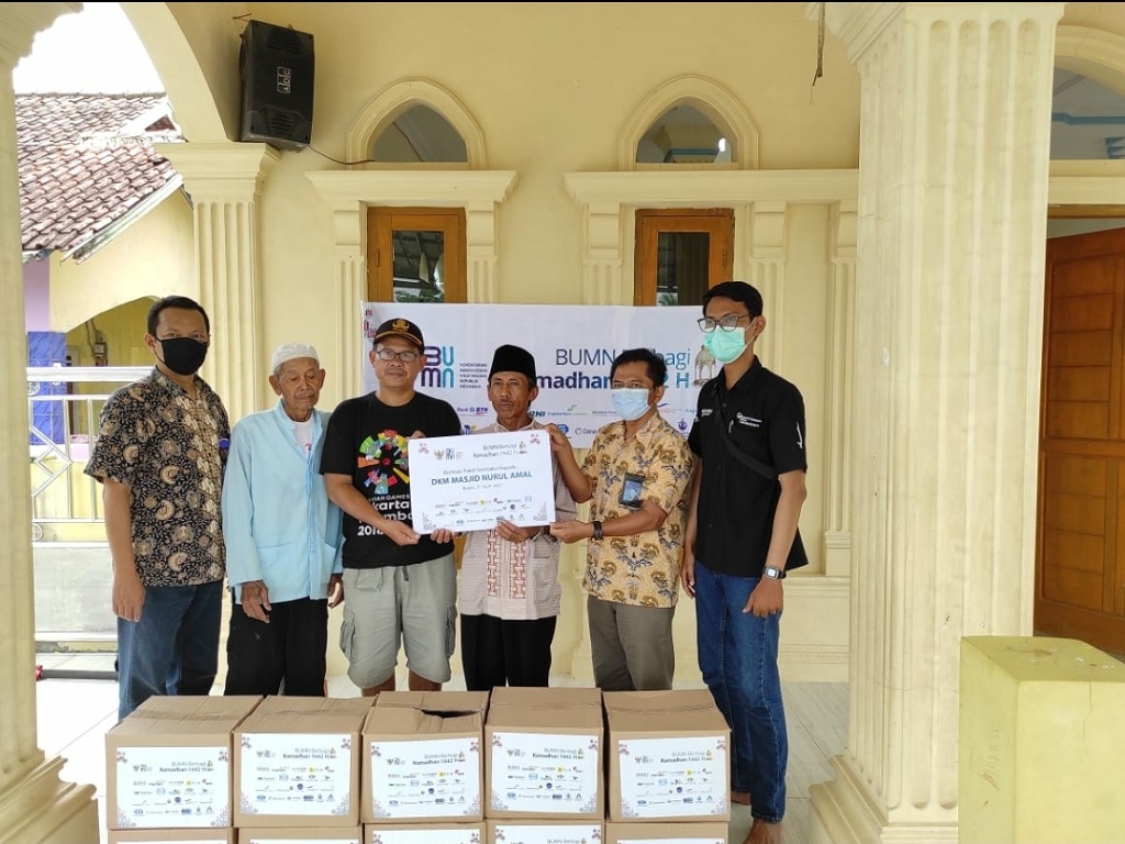  Dukung Program \"BUMN Berbagi\", Angkasa Pura I Salurkan Bantuan 400 Paket Sembako