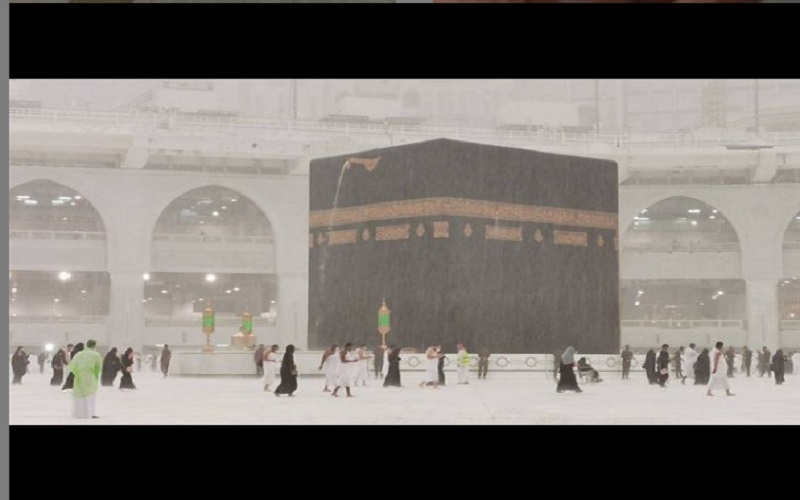  Cuaca Ekstrem, Fenomena Hujan Es Terjadi di Masjidil Haram Makkah